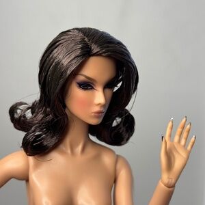 Luster Lilith Blair NU FACE Brunette Doll Fashion Royalty Integrity Custom Nails